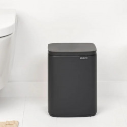 Κάδος απορριμμάτων Brabantia Bo Small 4L, Ομαλό και αθόρυβο άνοιγμα, Μαύρο ματ